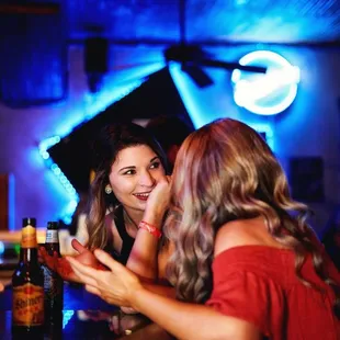 ows two women sitting at a bar