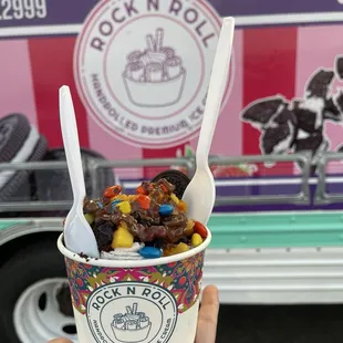 Topping mango chunks, Nutella, Oreo, m&amp;m,