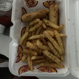 Veggie roll with fries