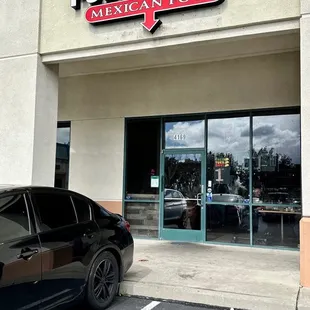 Mucho parking, and right off 880!