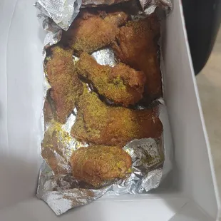 Suppose to lemon pepper wings these are microwave wings with season on top this is not... Professional...and unacceptable