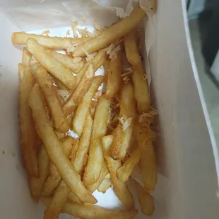 Suppose to be crab fries but its artificial crab meat no sauce and dry..never again