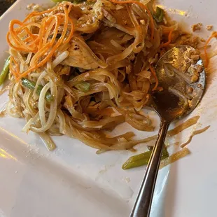 Chicken Pad Thai Koong Sod Haw Khai Entree