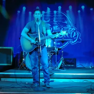 JR singing on Sunday jam session - great performance!