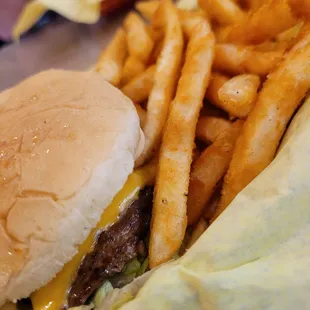 Bacon cheeseburger basket: on special for $9!