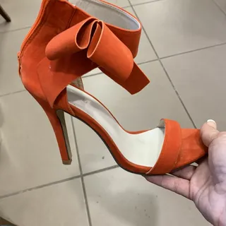 K M.