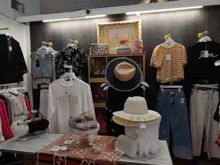 Grapevine's Market on Main