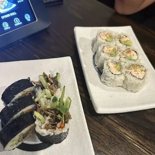 Salmon skin roll