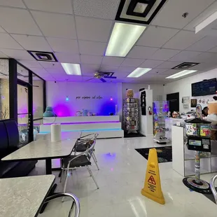 the inside of a fast food restaurant