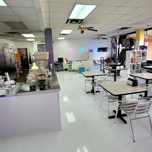 the inside of a fast food restaurant