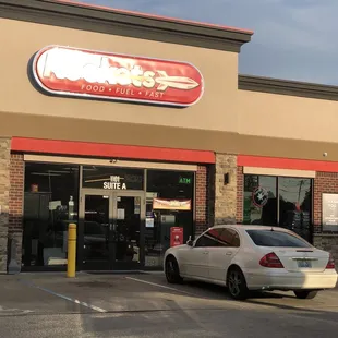 the outside of a fast food restaurant