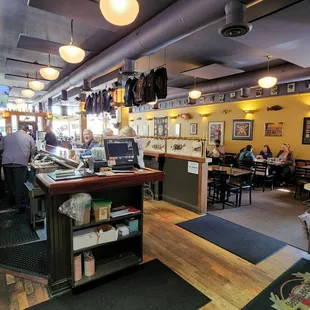 sushi and sashimi, interior