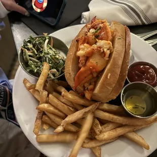 HOT LOBSTER ROLL