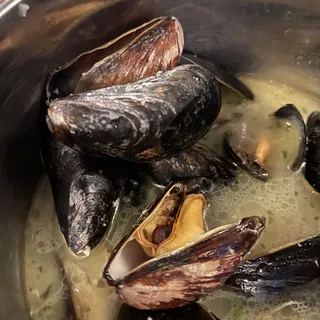 STEAMED MUSSELS