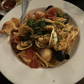 SEAFOOD LINGUINI