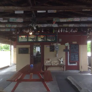 the outside of a restaurant