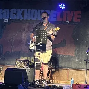 Daniel Larsen singing as the headliner at Rockhouse Live tonight