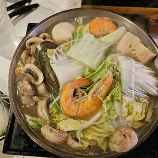 Seafood pot with vermicelli