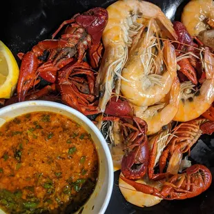shrimp head on and crawfish with rockin combo original on the side