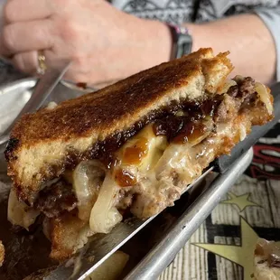 Cutaway of the Patty Melt