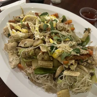 Fried Egg Noodle Stir - fry With All Vegetables And a chicken! Yummy