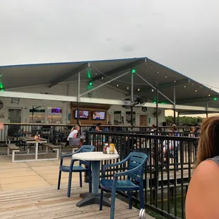 Great night to eat on the lake!