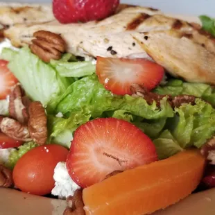 Strawberry & Pecan Salad