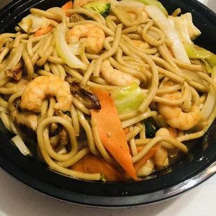 Noodles with shrimp and chicken