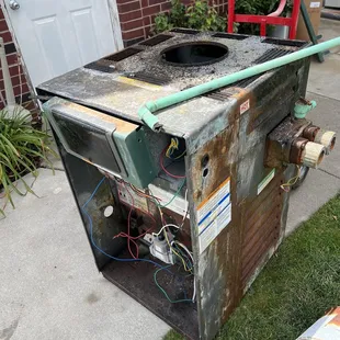 Disgusting parts from hot tube showing years of neglect! Stay away from here