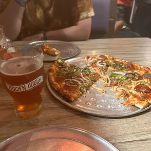 12" USA USA pizza w/ IPA and Oktoberfest beer.