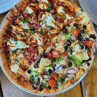 12&quot;, half Smoker&apos;s Pie (BBQ Chicken) and half Plants (Veggie).  Soooooo good!