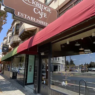 the outside of the restaurant