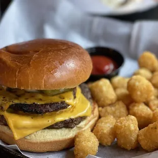 Chicago classic burger