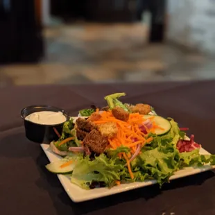 Garden salad (dressing on the side)