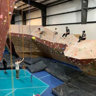 Schedule a lock-in with us and have the gym to yourselves!