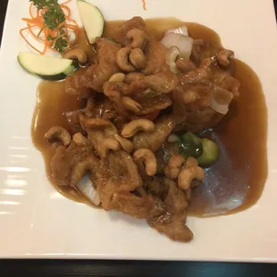 Crispy chicken with cashews