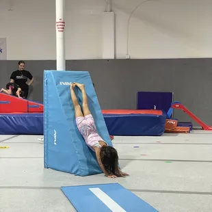 The beginning of hand stands (in the 4-5 year olds' gym)