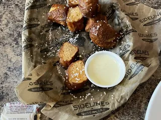 Sidelines Sports Eatery & Pub - Mellwood