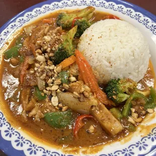 Peanut stir fried with chicken