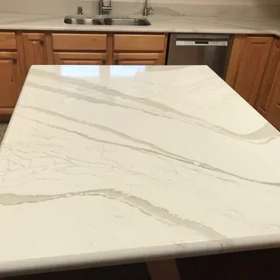 Cambria Brittanicca Warm Quartz