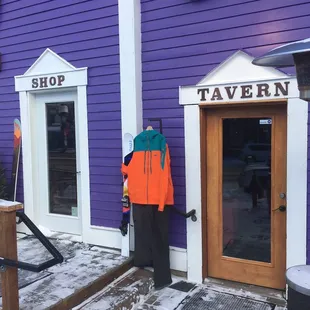 Tavern and ski, Beer and culture shop