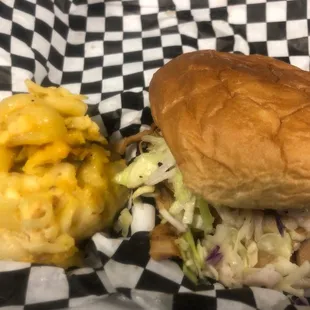 Jalapeño bacon Mac n cheese and bbq chicken sandwhich