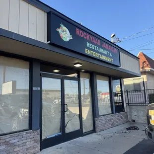 Preopening papering.