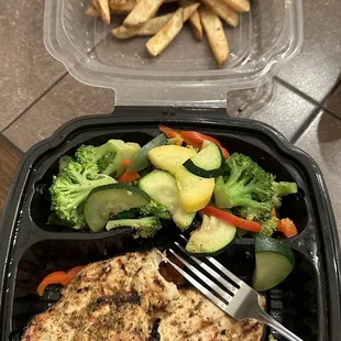 Kickin' chicken...whoops. They forgot the kickin' sauce.