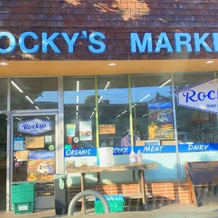 Great market.... excellent beer selection!