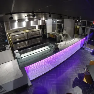 open pizza kitchen.    See your pizza being made in front of you!