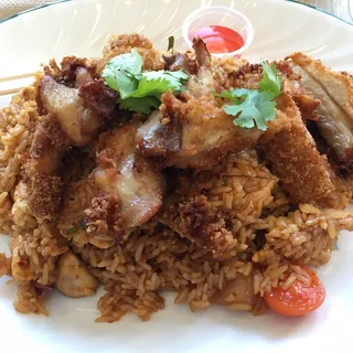 F13. Tom Yum Fried Rice(Crispy chicken on top)