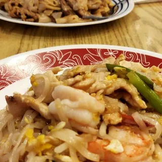 N1. Pad Thai Noodles