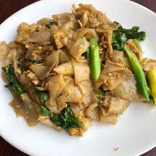 N2. Pad See You Chicken Noodles