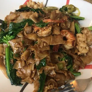 N3. Pad See You Seafood Noodles